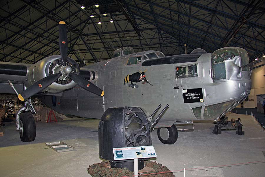 Consolidated B-24L Liberator (44-50206 / KN751 / HE807)