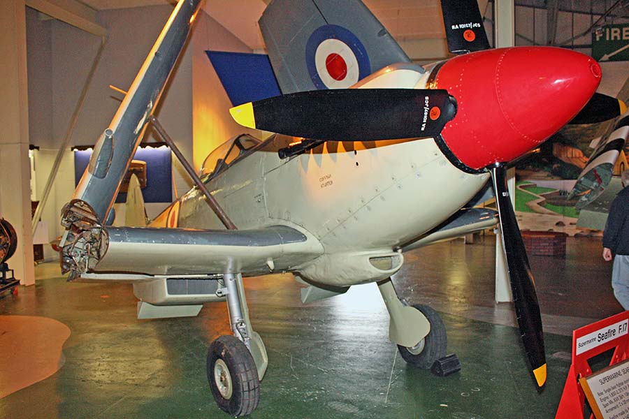 Supermarine  Seafire F.17 (SX137)