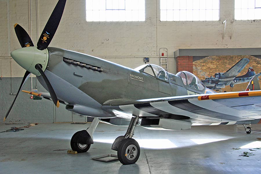 Supermarine Spitfire LF IXe / T Mk IXc (PV202)