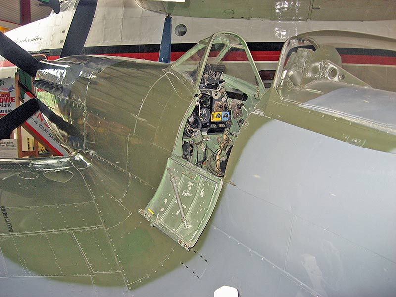Supermarine Spitfire F.24 (PK683)