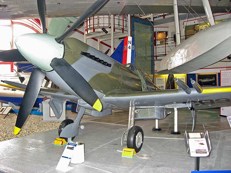 Supermarine Spitfire F.24 (PK683)
