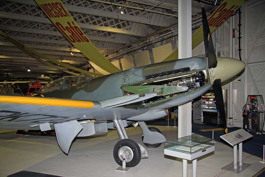 Supermarine Spitfire F.24 (PK724)