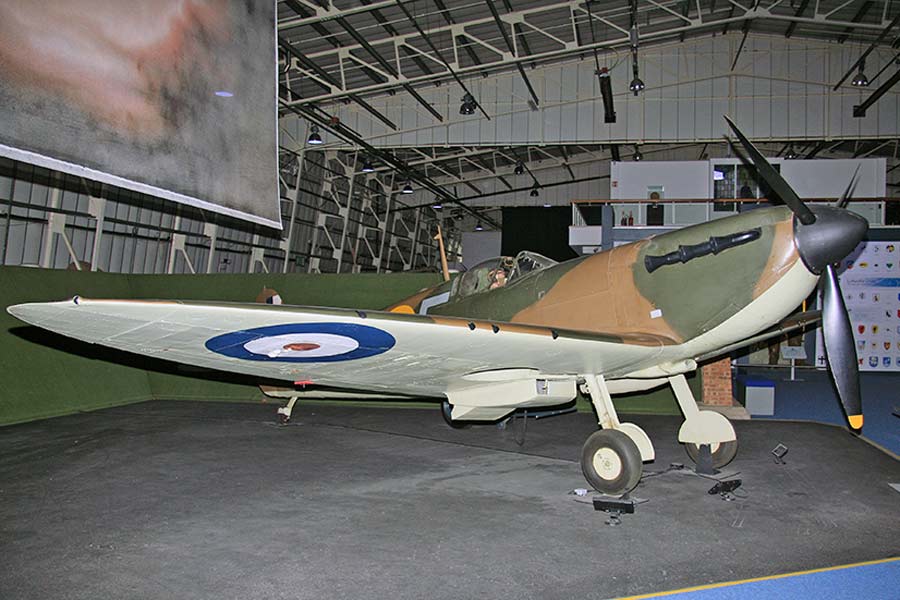 Supermarine Spitfire Mk Ia (X4590)